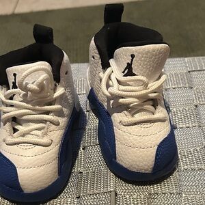 Jordan Kids Sneakers in White and Blue